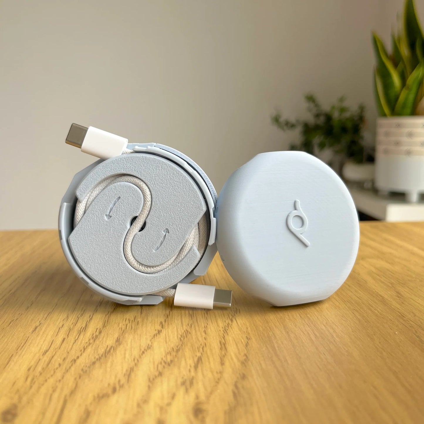 ✨ Auto-Retract Cable Organizer & Charging Hub🎁Tidy Your Tech, Simplify Your Life.