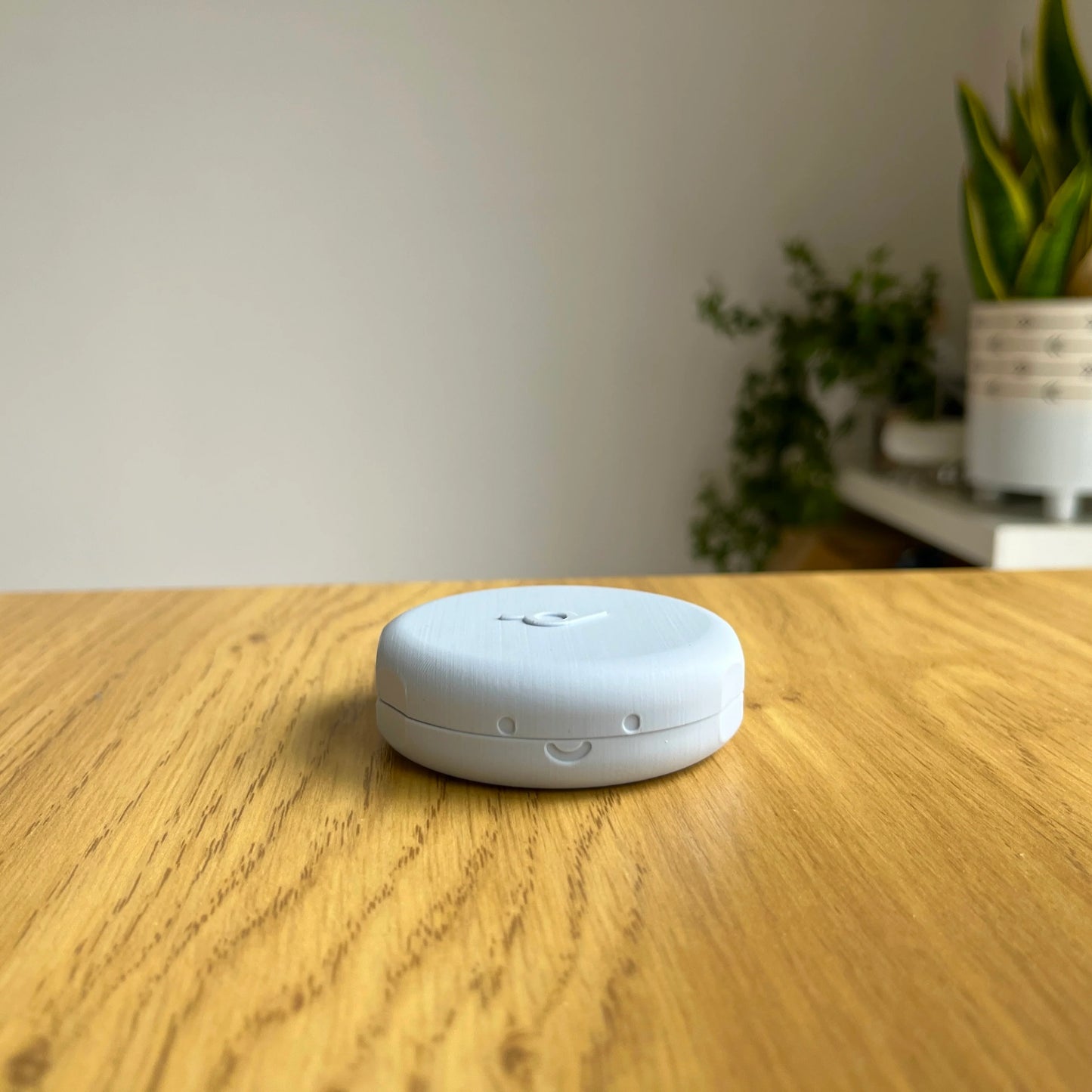 ✨ Auto-Retract Cable Organizer & Charging Hub🎁Tidy Your Tech, Simplify Your Life.