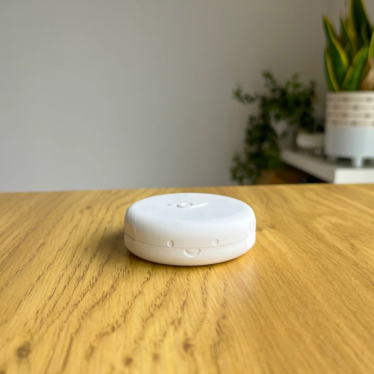 ✨ Auto-Retract Cable Organizer & Charging Hub🎁Tidy Your Tech, Simplify Your Life.